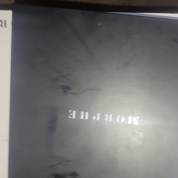 Tons of makeup - Picture 8 of 16